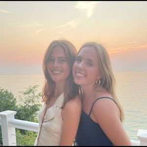 Meet your Posher, Chloe